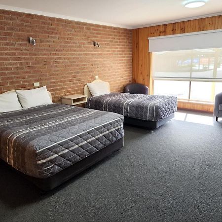 Country Roads Motor Inn Naracoorte Bagian luar foto