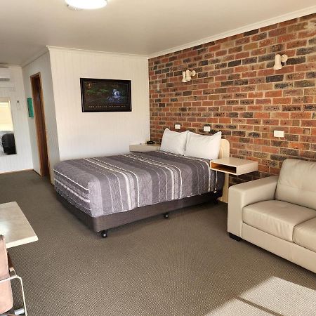 Country Roads Motor Inn Naracoorte Bagian luar foto